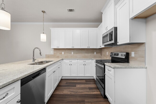 Building Photo - 827 Montclair Pt