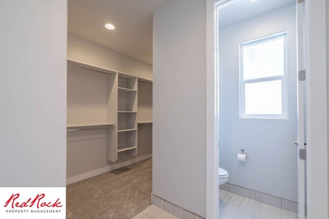 Building Photo - Beautiful 4-Bedroom 2.5 Bath with a 3 Car ...