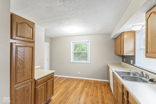 Building Photo - 420 S East St