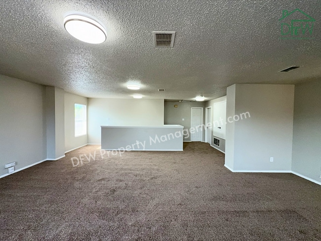 Building Photo - Spacious 4-Bedroom Home with Fireplace & Large Backyard in SW Fort Worth