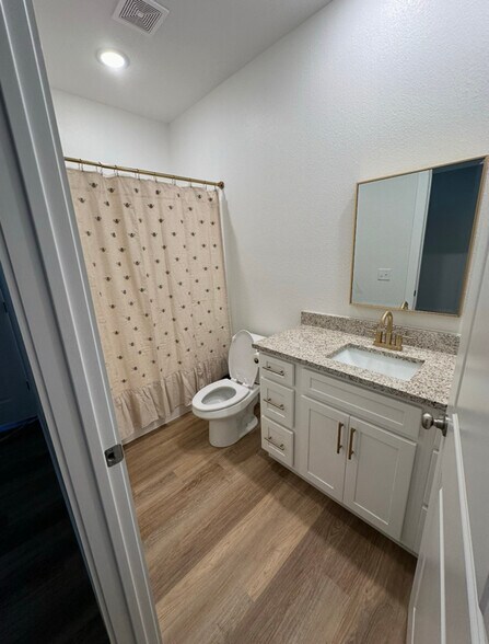 Building Photo - 286 Abbi Ln