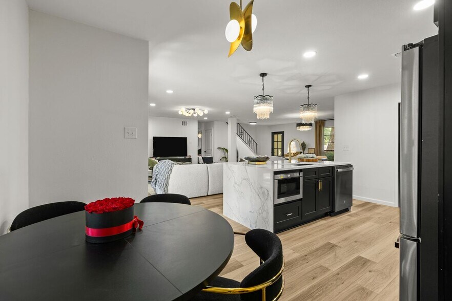 Building Photo - 2822 Low Oak