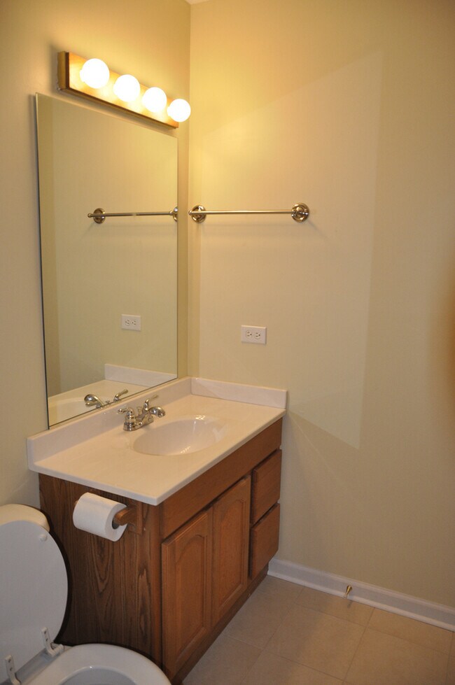 Building Photo - 415 Harrison Ct