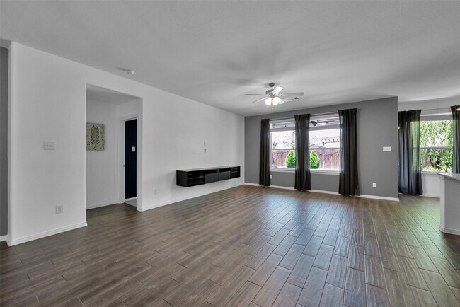 Building Photo - 16034 Dehay Ln