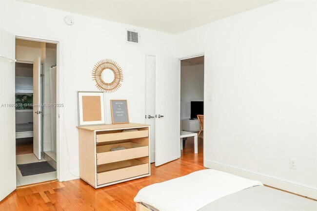 Building Photo - 460 NE 76th St