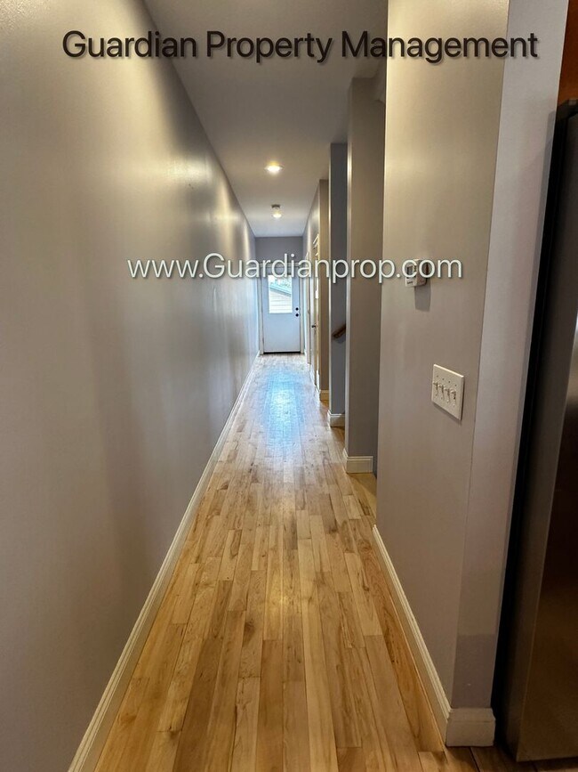 Building Photo - Spacious Uptown Side By Side, Dishwasher, Garage, In Unit Laundry, Private Rooftop Deck