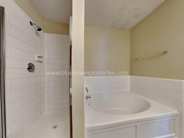 Building Photo - 1140 Single Tree Dr