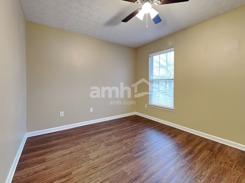 Building Photo - 5117 Rivers Edge Blvd