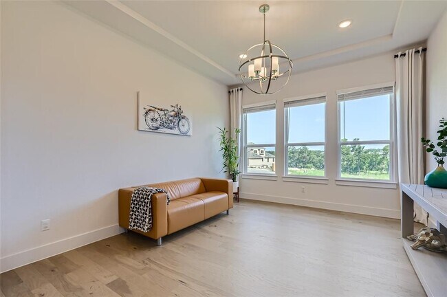 Building Photo - 704 Palamos Dr