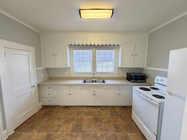 Building Photo - 820 Wood St