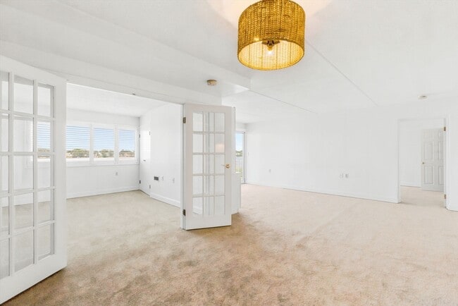 Building Photo - 100 Cove Way