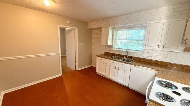 Building Photo - WARREN TWP - 4 BEDROOM TWO STORY WITH 2.5 BATHS AVAILABLE NOW!