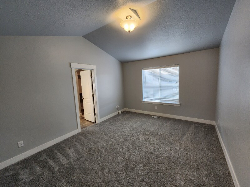 Building Photo - 439 N Hl Vw Dr