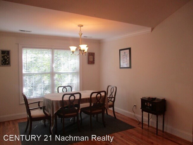 Building Photo - 3 br, 2 bath House - 3812 War Hill Green