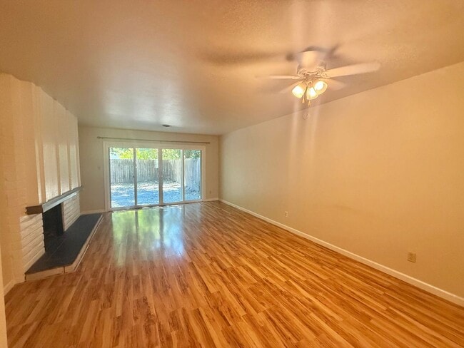 Building Photo - 604 Radcliffe Dr