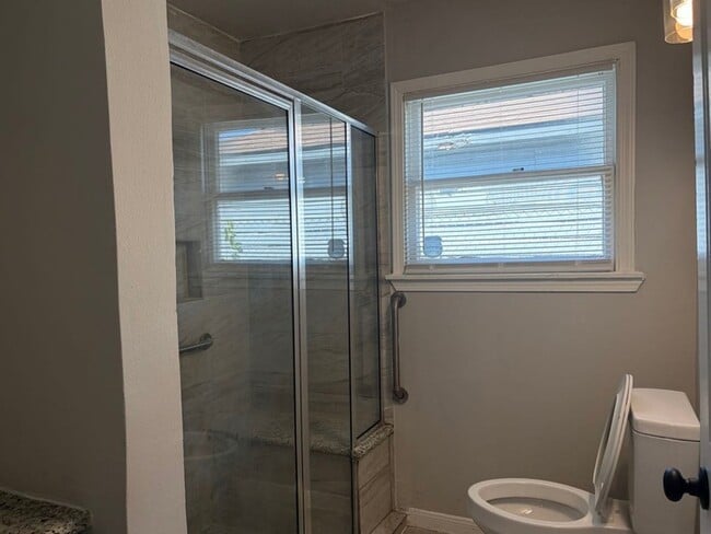 Building Photo - 5962 Belarbor St