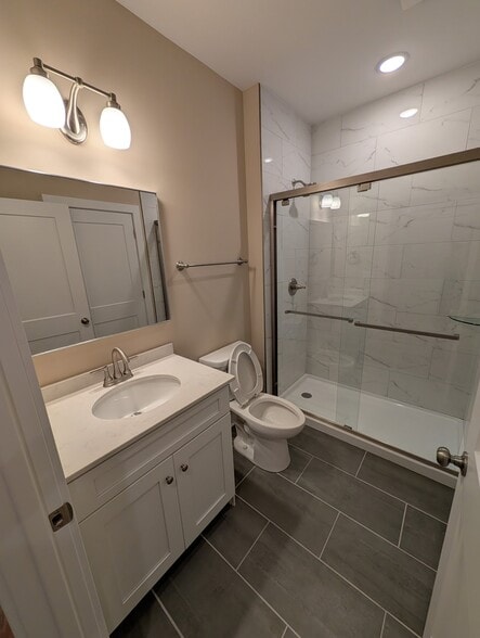 Building Photo - 1534 E 66th Pl