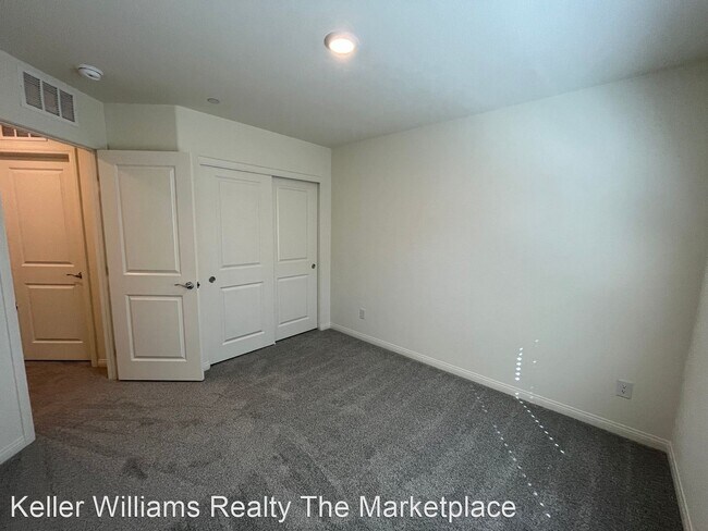 Building Photo - 4 br, 3 bath House - 428 Larksong Ave