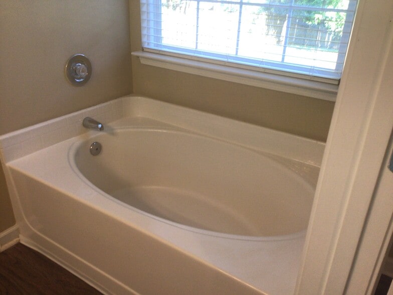 Building Photo - 109 Karsten Creek Dr