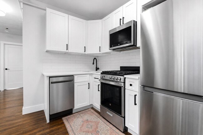 Building Photo - 168 Endicott St