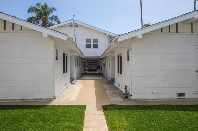 Building Photo - 1145 E 1st St