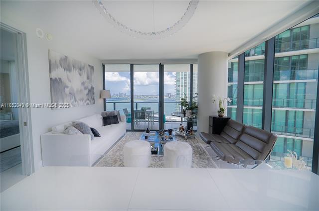 Building Photo - 650 NE 32nd St