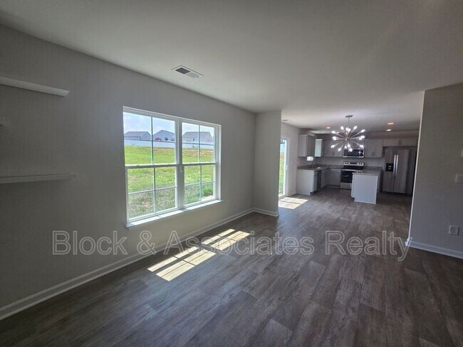 Building Photo - 310 Beresford Wy