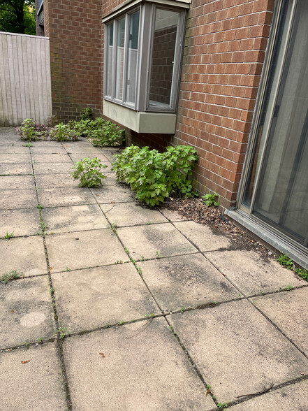 Private patio - 1265 Beacon St