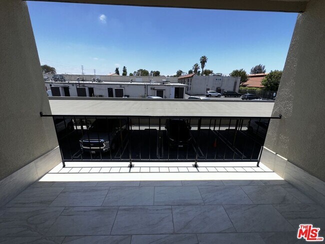 Building Photo - 3422 Maricopa St