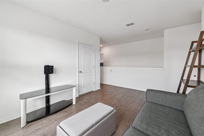 Building Photo - 1422 Fox Squirrel Dr