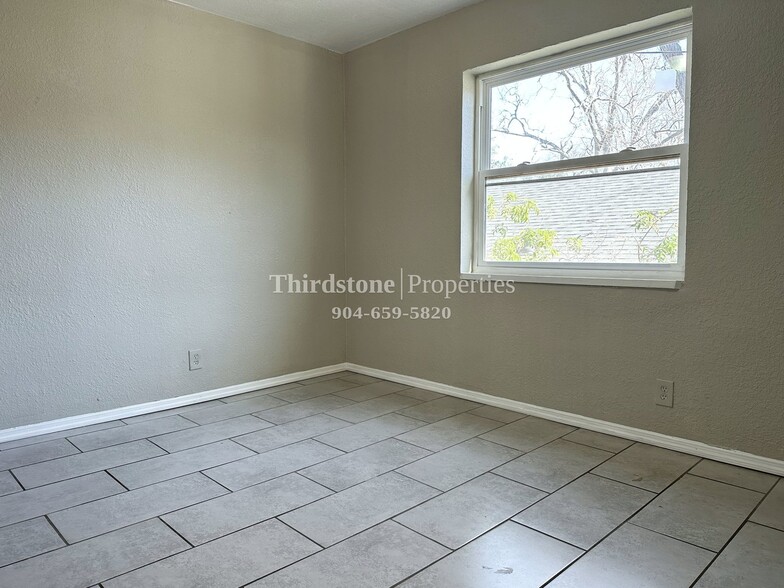 Building Photo - 1437 W 26th St