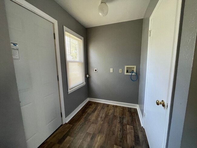 Building Photo - Beautiful Interior