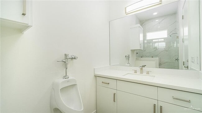 Building Photo - 19 Villa Centenario Dr