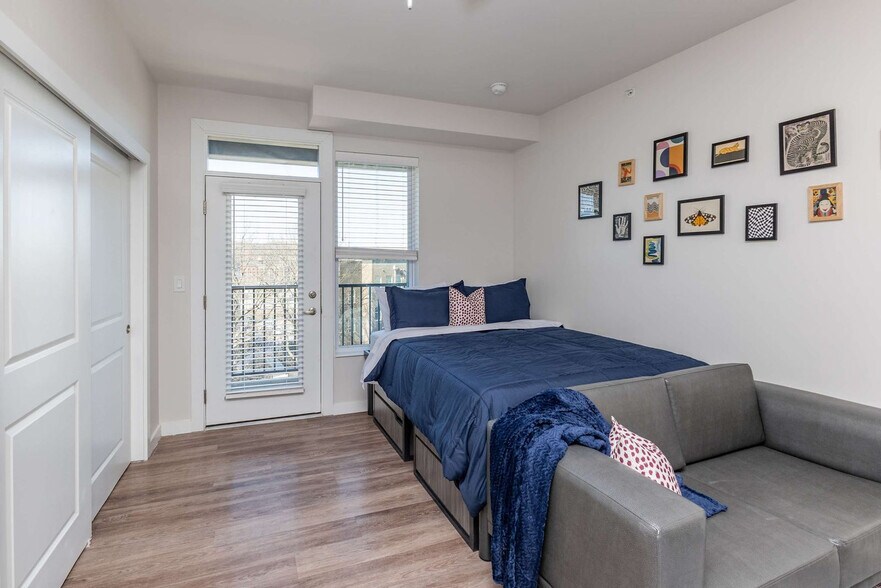 Building Photo - 1001 Marshall Ave