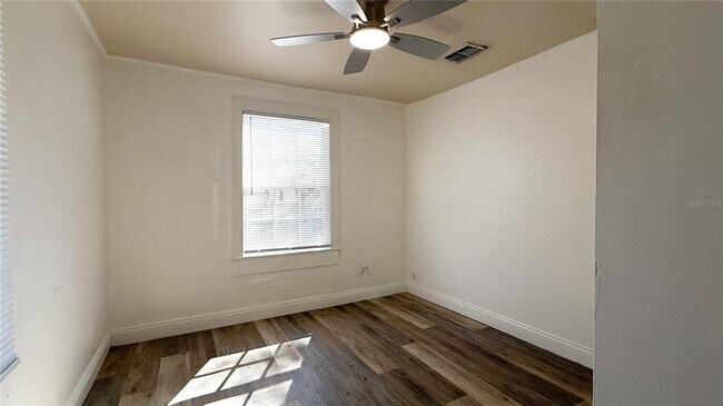 Building Photo - 1909 S Lincoln Ave