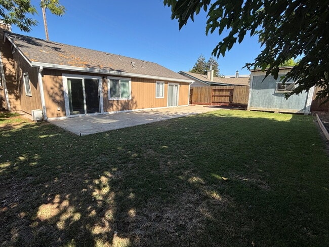 Building Photo - Cute, Well Maintained 3 Bedroom Home