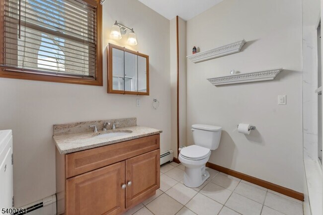 Building Photo - 49 Spruce St