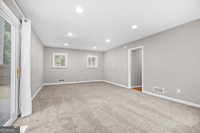 Building Photo - 2179 Beech Valley Dr