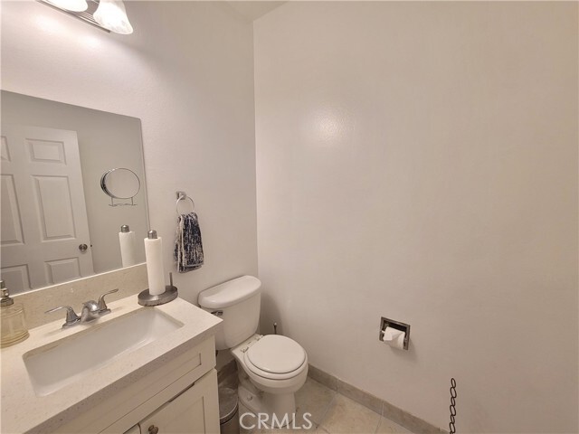 Building Photo - 5730 Vineland Ave