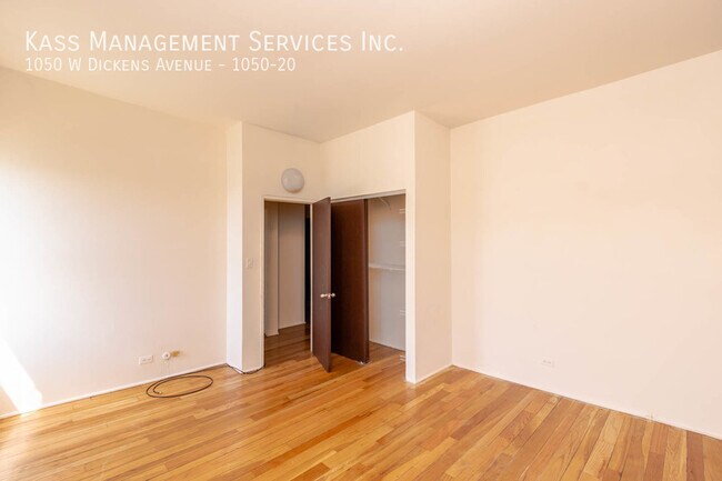 Building Photo - 1050 W Dickens Ave