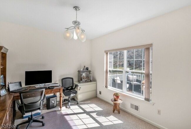 Building Photo - 706 Skyline Dr