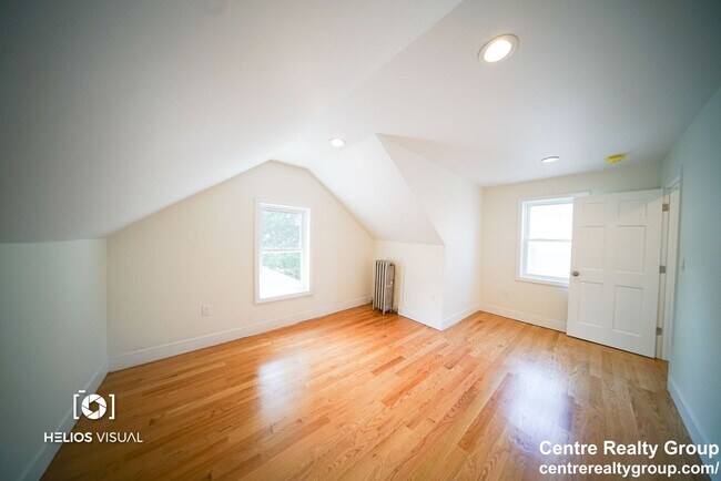Building Photo - 2500 Sq Ft. Massive Luxury Apt in Davis Sq...