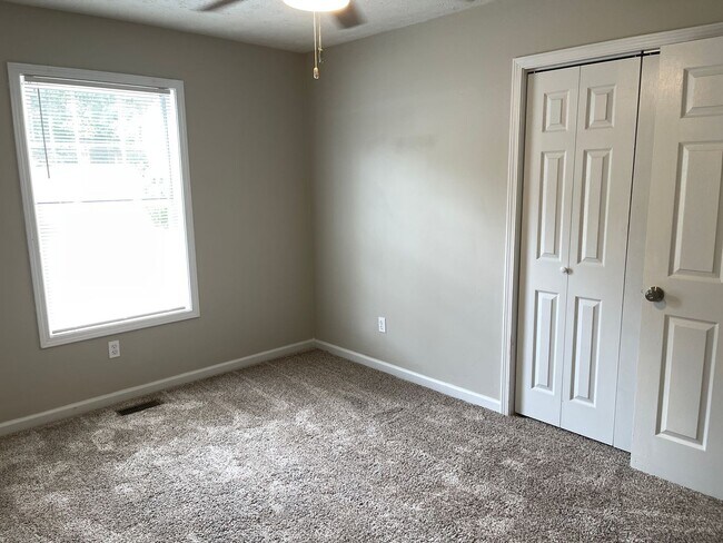 Building Photo - Split level home
