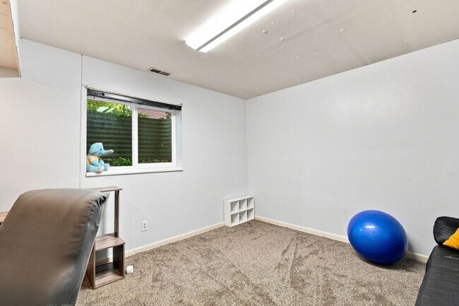 Building Photo - 9229 Alvey Ln