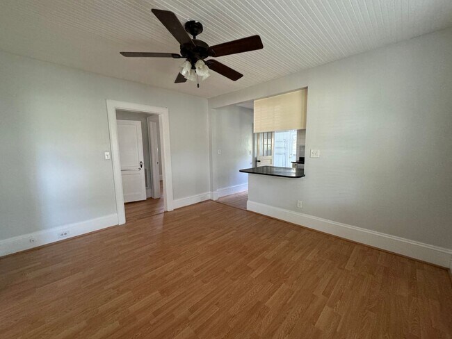 Building Photo - Cute Bungalow Near NC State Fairgrounds - ...