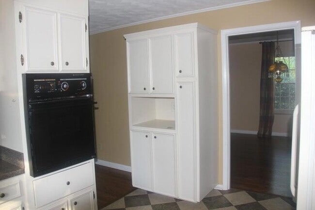 Building Photo - 3009 Oakland Dr NW