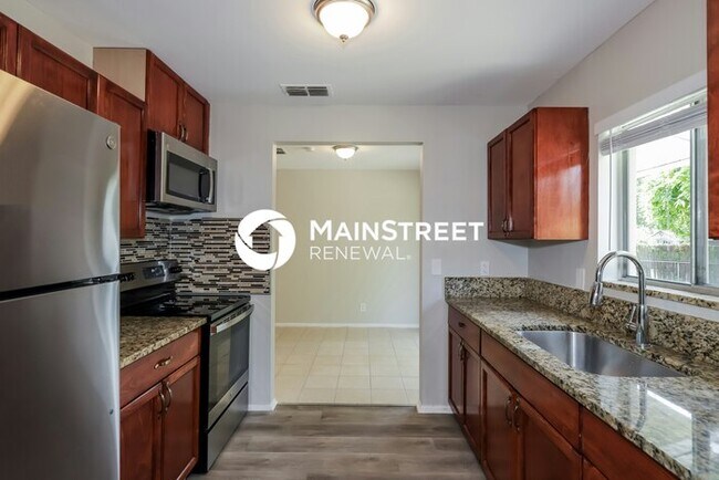 Building Photo - 3 Bedroom Pet-Friendly Home in Saint Petersburg, FL with Main Street Renewal