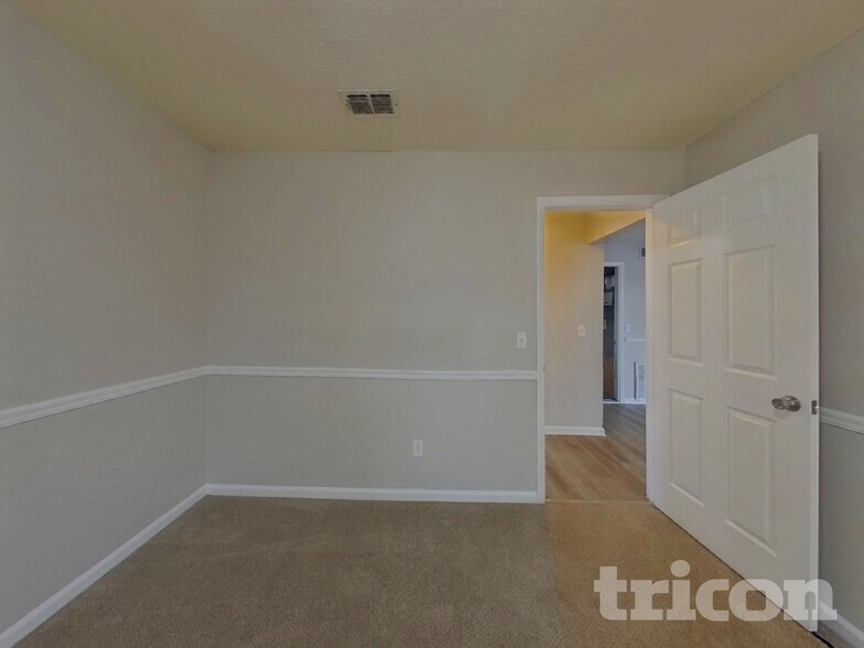 Building Photo - 11565 N Ride Cir E