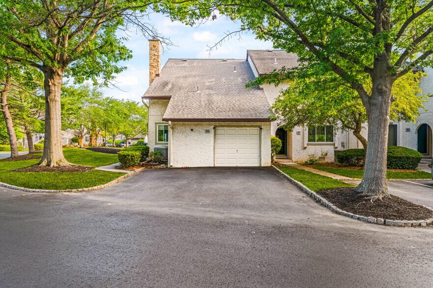 Building Photo - 99 Thoreau Dr