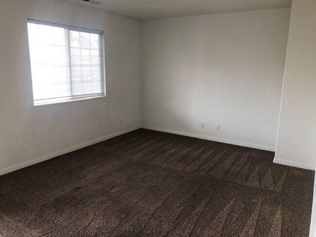 Building Photo - 67 N 200 E